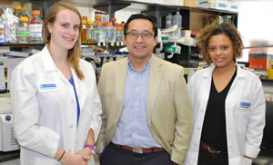 Jonathan Lai, Ph.D., (center) with Ph.D. student Julia Frei (l) and postdoctoral fellow Elisabeth Nyakatura (r)