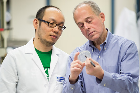 Richard N. Kitsis, M.D., (r) with Yun Chen, Ph.D.