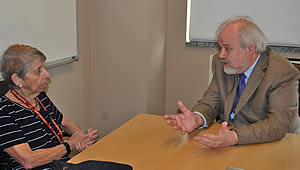 Dr. Jorge Las Heras chats with Einstein’s Dr. Ruth Macklin during a visit to Einstein